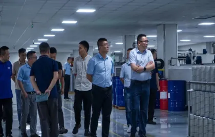 Delegácia rýpadiel XCMG a predajcov navštívila Zhejiang Headman Filtration Technology Co., Ltd. Objavujeme nové hranice v inováciách a spolupráci v oblasti filtračných technológií