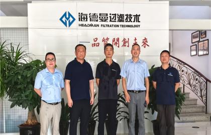 Delegácia stavebných strojov Hyundai (Jiangsu) navštívila Zhejiang Headman, aby preskúmala nové možnosti spolupráce v oblasti filtračných technológií.