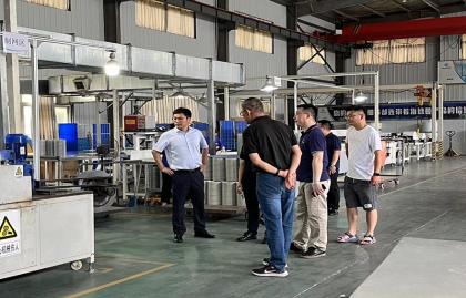 Vedúci XCMG, Zoomlion a Liugong navštívili workshop HEADMAN